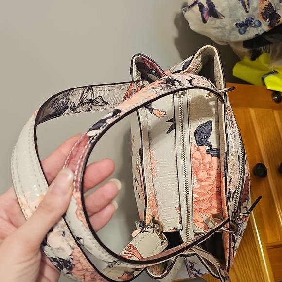 Guess Floral Purse - Picture 9 of 11